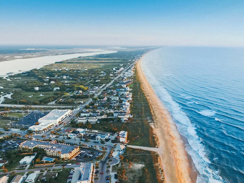 Vue aérienne d'un village balnéaire de Floride